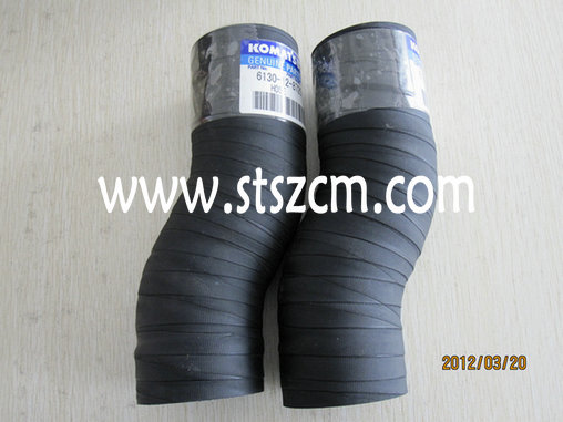 PC300-7發(fā)動(dòng)機(jī)機(jī)油加油口，高壓油管，增壓器，小松挖掘機(jī)配件