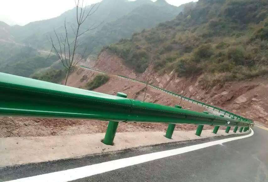 湖北防護欄  波形護欄板 鄉(xiāng)村公路安防工程