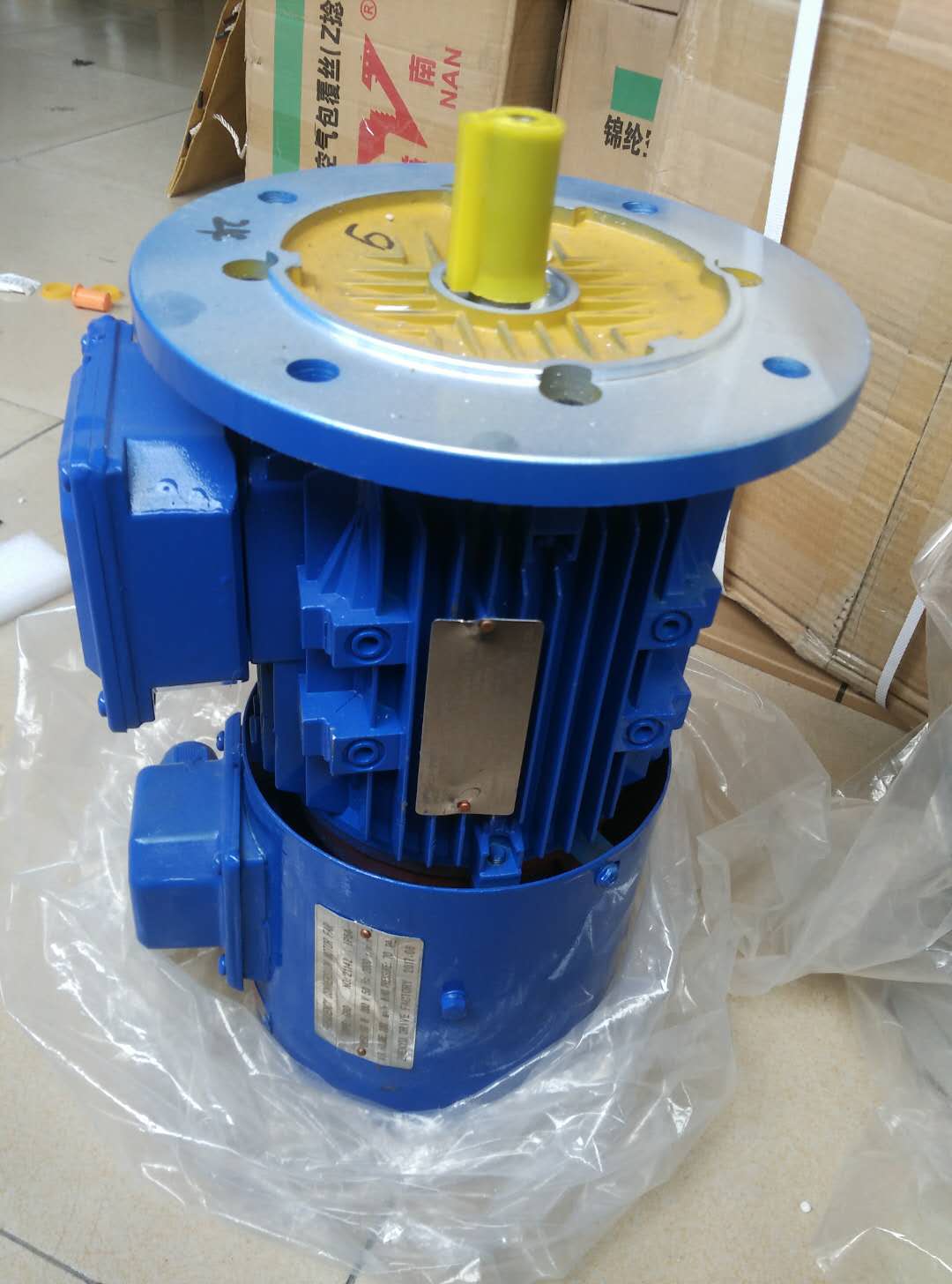 三相交流電機(jī)，也稱異步電機(jī)380V廣泛用于UV涂裝生產(chǎn)線設(shè)備，砂光機(jī)