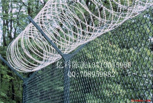 高速公路防護工程哪個廠家最專業(yè)，成都智能防護網(wǎng)，重慶鐵路安全防護網(wǎng)，江西機場防護