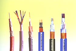 電子計算機用屏蔽電纜