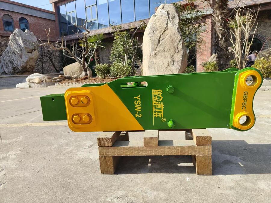 陜西西安市140工兵破碎錘裝載機(jī)可配置