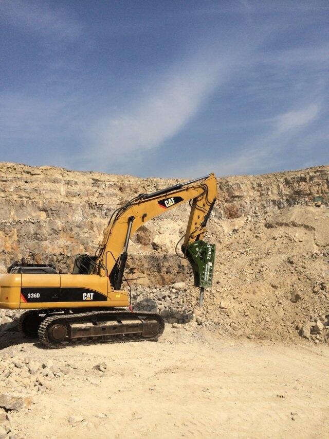 深圳市135工兵機械破碎錘黃綠色全新殼體設(shè)計