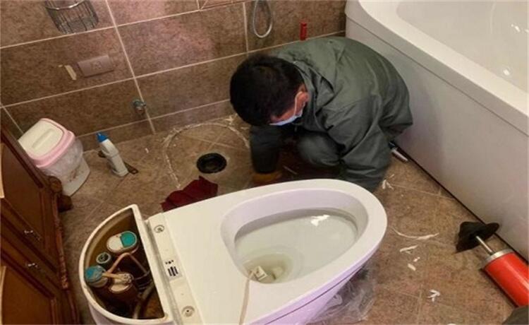 太原市疏通下水道師傅 拆除老舊馬桶 安裝新馬桶除臭除異味