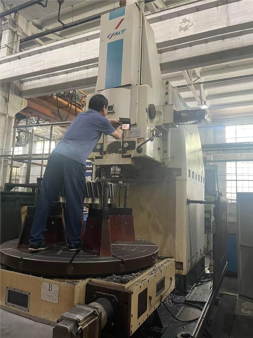 宜昌長(zhǎng)機(jī)科技1.6米數(shù)控插齒機(jī)，宜昌YK51160x3 插齒機(jī)