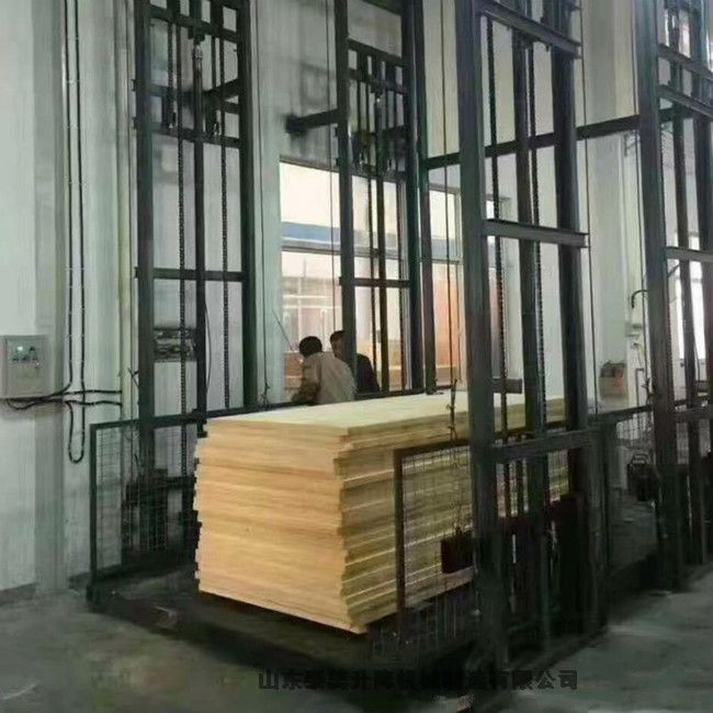 三層升降貨梯/重慶市5噸鹽業(yè)貨梯/山東泰美壹年質保