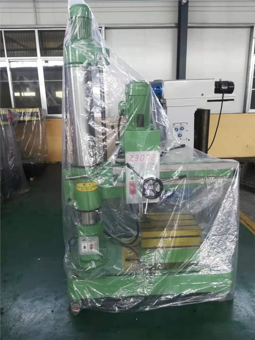 廠家生產(chǎn)z3032x10機(jī)械搖臂鉆床 手動(dòng)進(jìn)刀型 單立柱