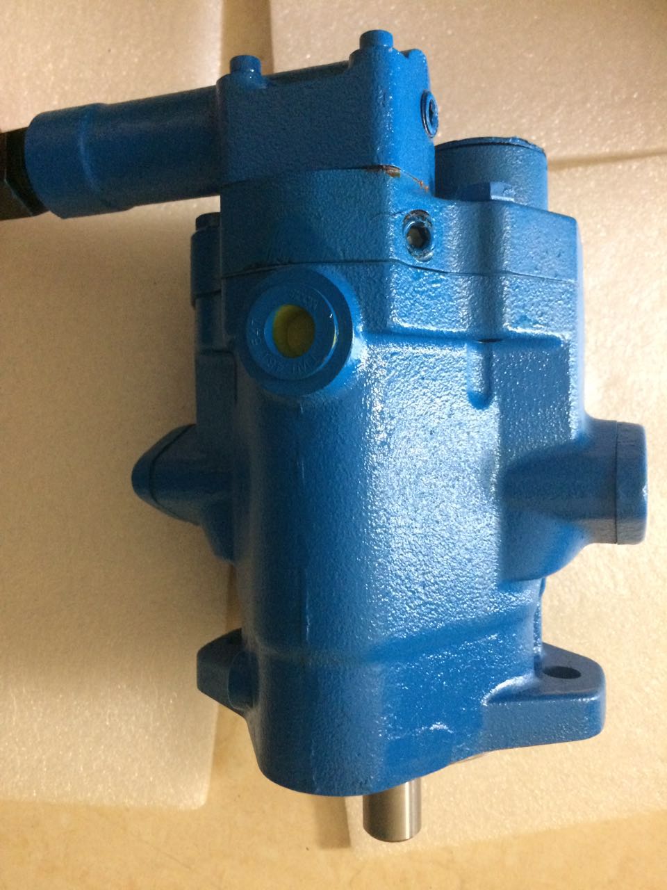 鴻鑫隆液壓機(jī)械提供A8V107LL4R111F1預(yù)留電話及時(shí)反饋