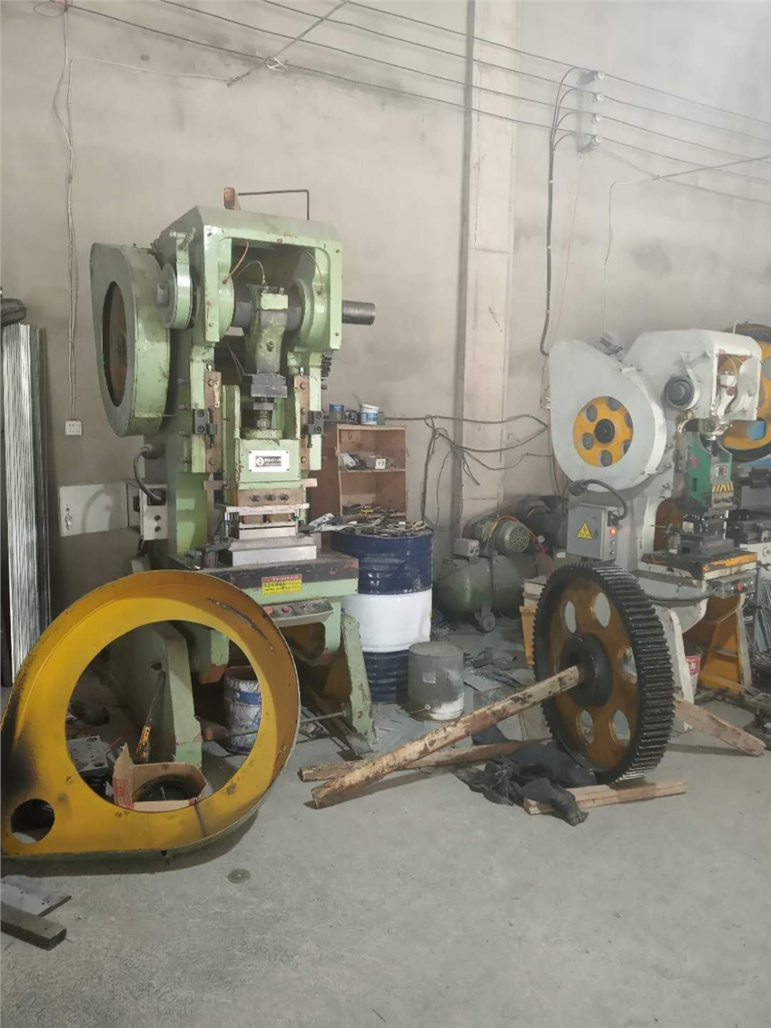 武漢維修剪折機(jī)、沖床、打包機(jī)、各種油缸、貨梯、彎管機(jī)、壓機(jī)