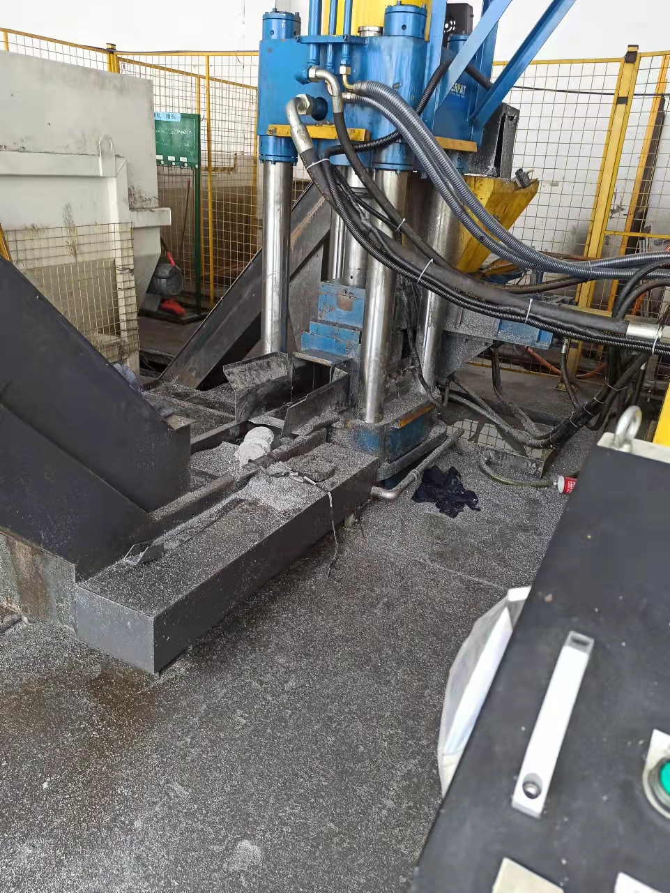 黃陂維修剪板機(jī)、折彎機(jī)、油缸、貨梯、壓機(jī)、打包機(jī)