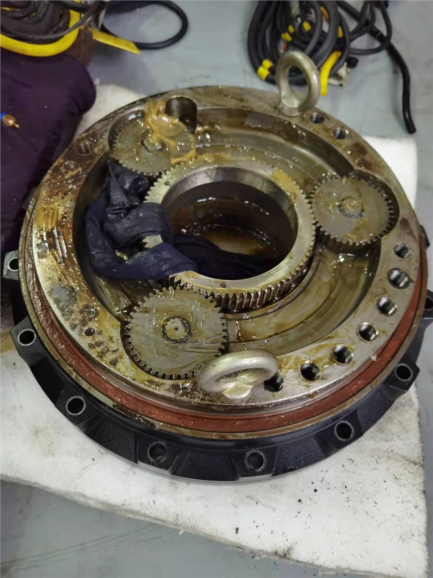 更換庫(kù)卡KR180 R3200 PA二軸減速機(jī)及密封圈
