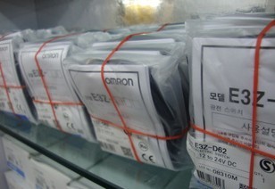 E3Z-D81 E3Z-D62 E3Z-D61光電開(kāi)關(guān)