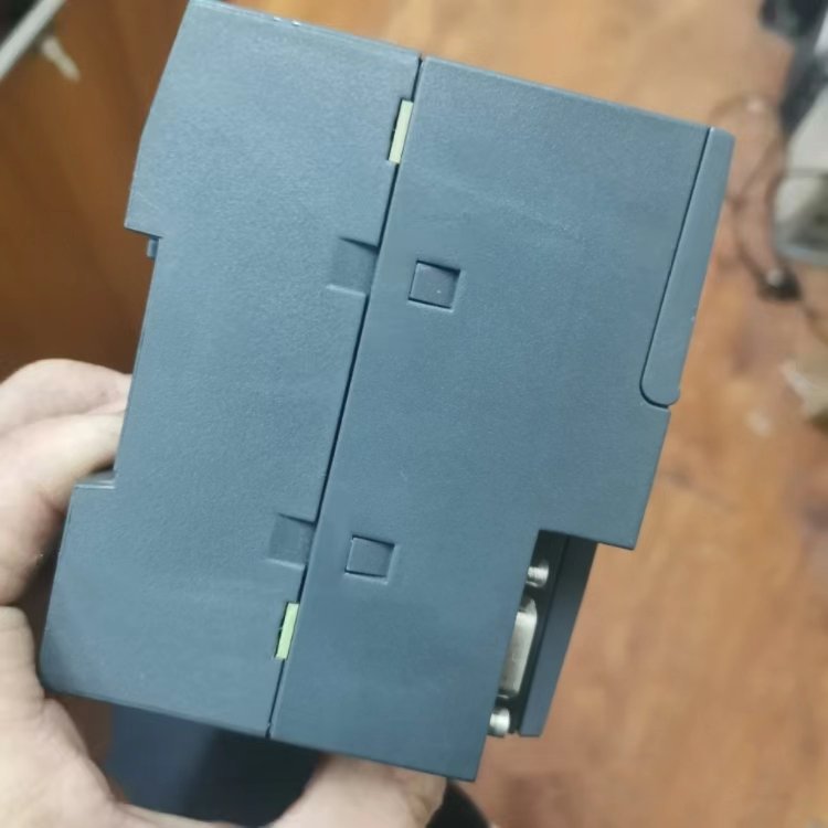 成都6ES7288-1SR40-0AA1西門子PLC無輸出上電無反應(yīng)報錯維修