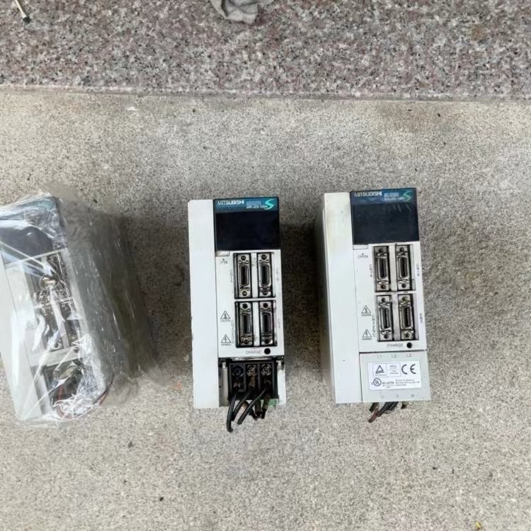 成都MR-J2S-100A三菱數(shù)控伺服器無顯示缺相過流參數(shù)錯誤故障維修