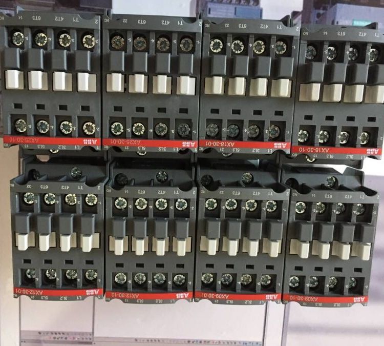 供應(yīng)AX18-30-10交流線圈接觸器AC220V貨號(hào)10139479現(xiàn)貨銷售
