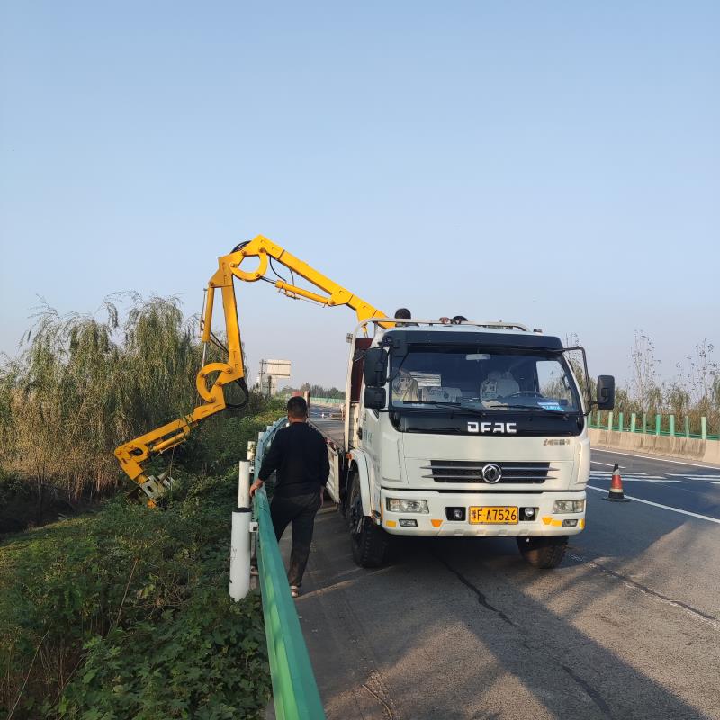 邊坡綠籬修剪機機園林道路綠化挖機改裝修剪設(shè)備